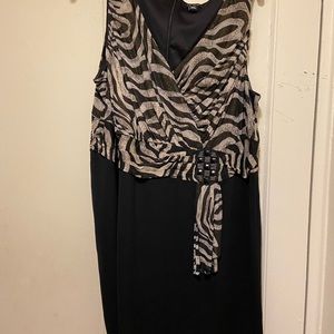 Plus size dress with animal print semi formal and beautiful.